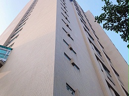 宜昌一醫院“高空蜘蛛人”外墻瓷磚修補